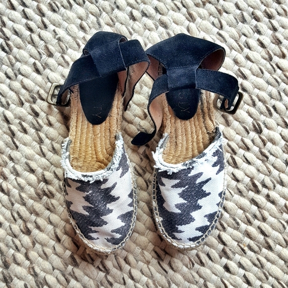 Howsty Sandals - Picture 2 of 6